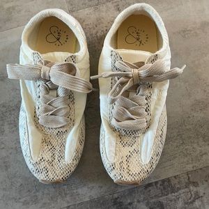 NWOB Oasis Society Sneakers